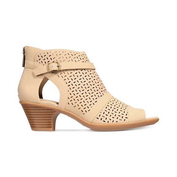 Easy Street Womens Size 10W Wide Peep Toe Faux Leather Carrigan Sandals Sand $65 - Picture 2 of 10